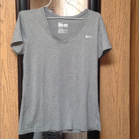 Nike Tops - NWOT Nike tee